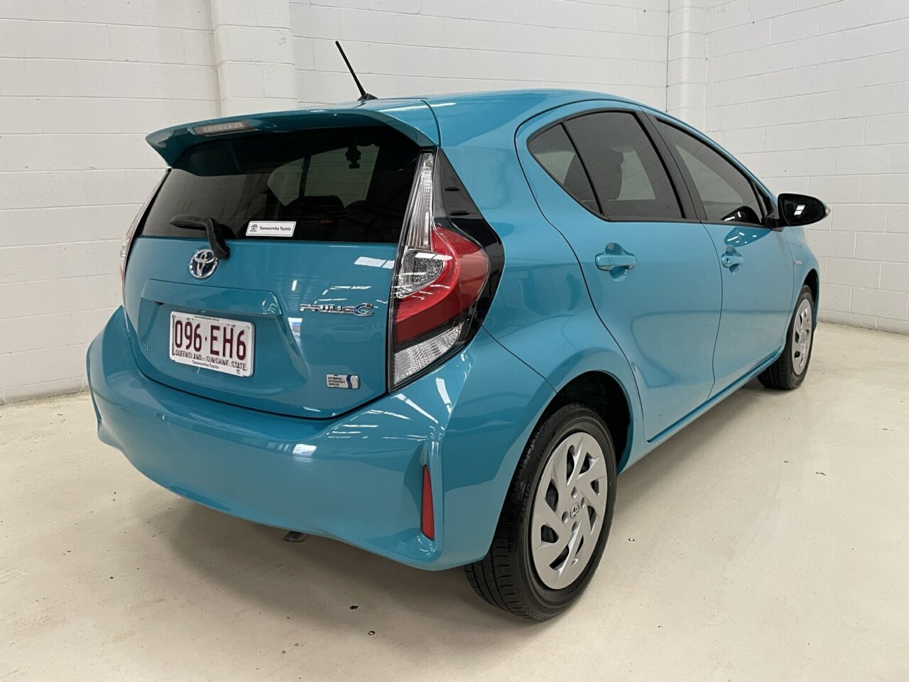 2017 Toyota Prius c Image 21