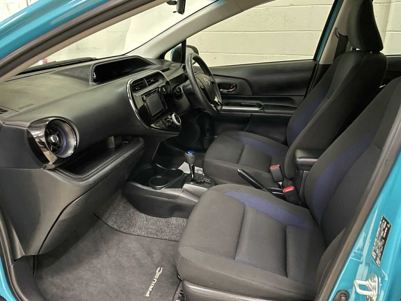 2017 Toyota Prius c Image 4
