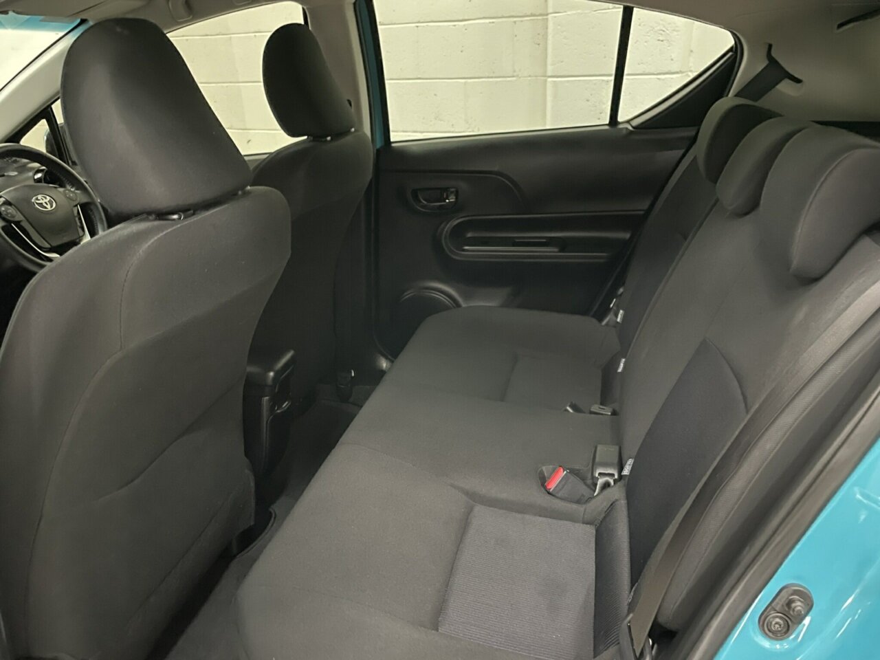 2017 Toyota Prius c Image 6