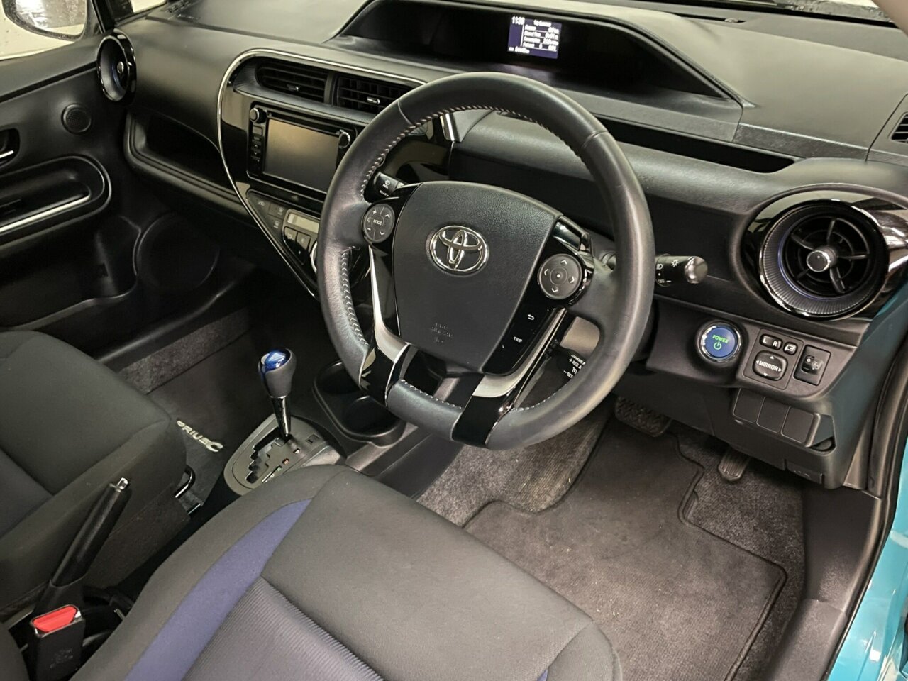 2017 Toyota Prius c Image 7