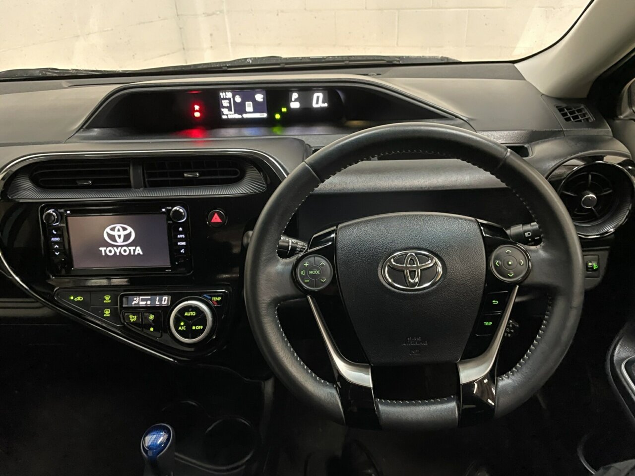 2017 Toyota Prius c Image 8