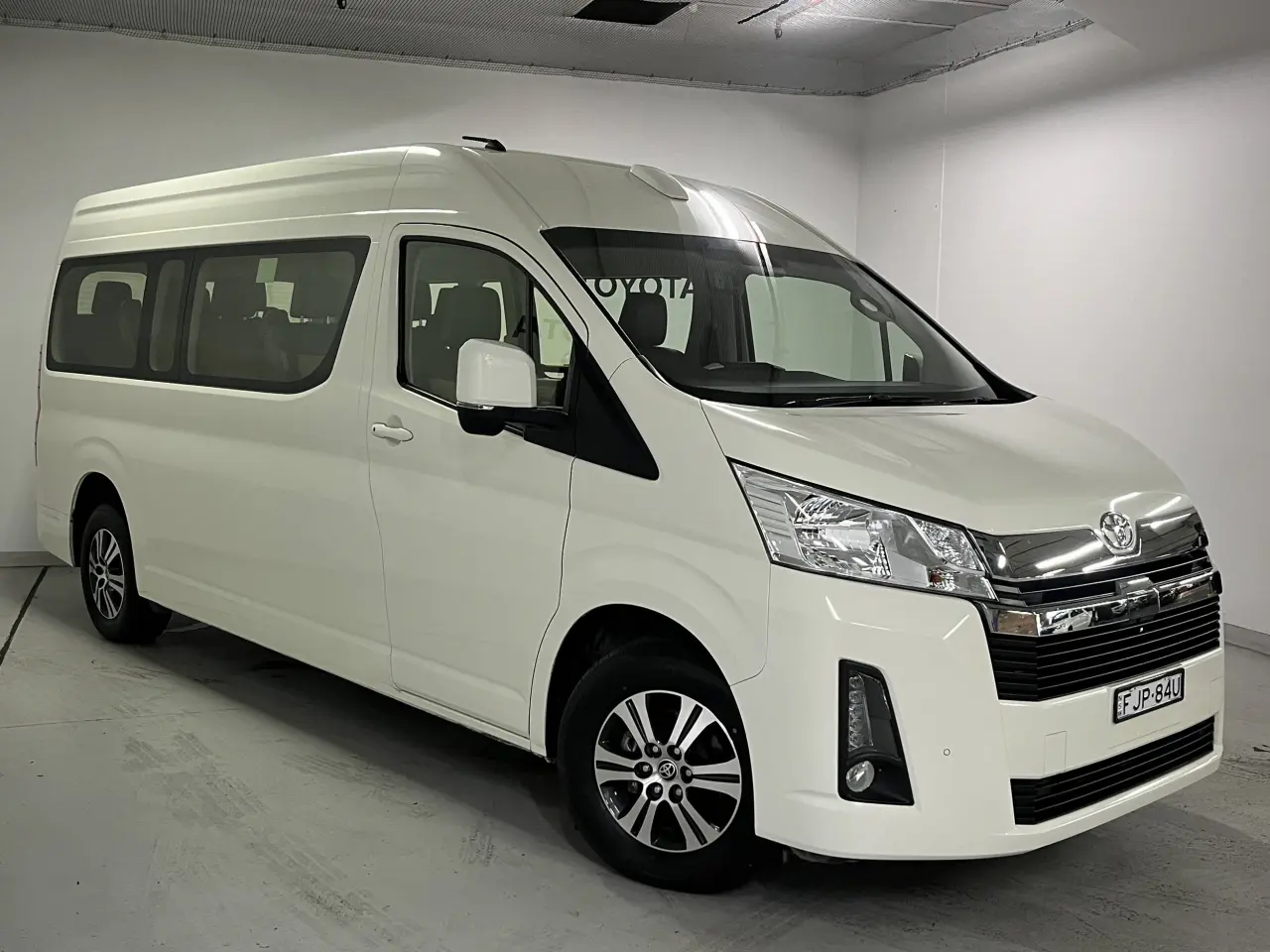 2022 TOYOTA HIACE Image 1