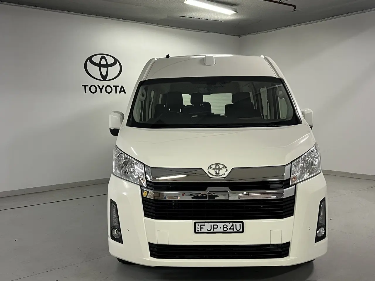 2022 TOYOTA HIACE Image 3