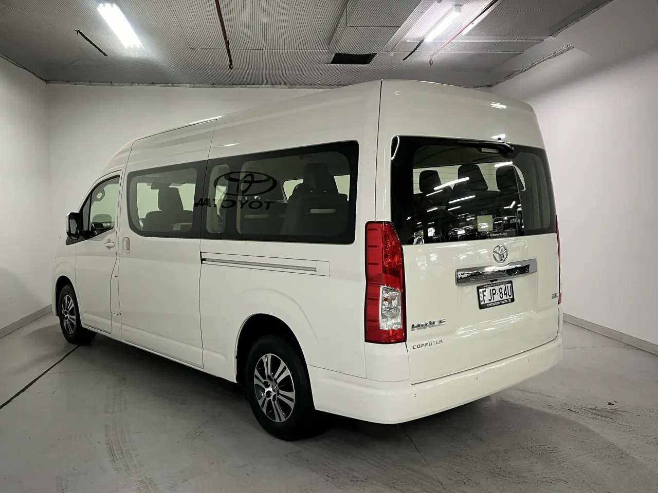 2022 TOYOTA HIACE Image 8