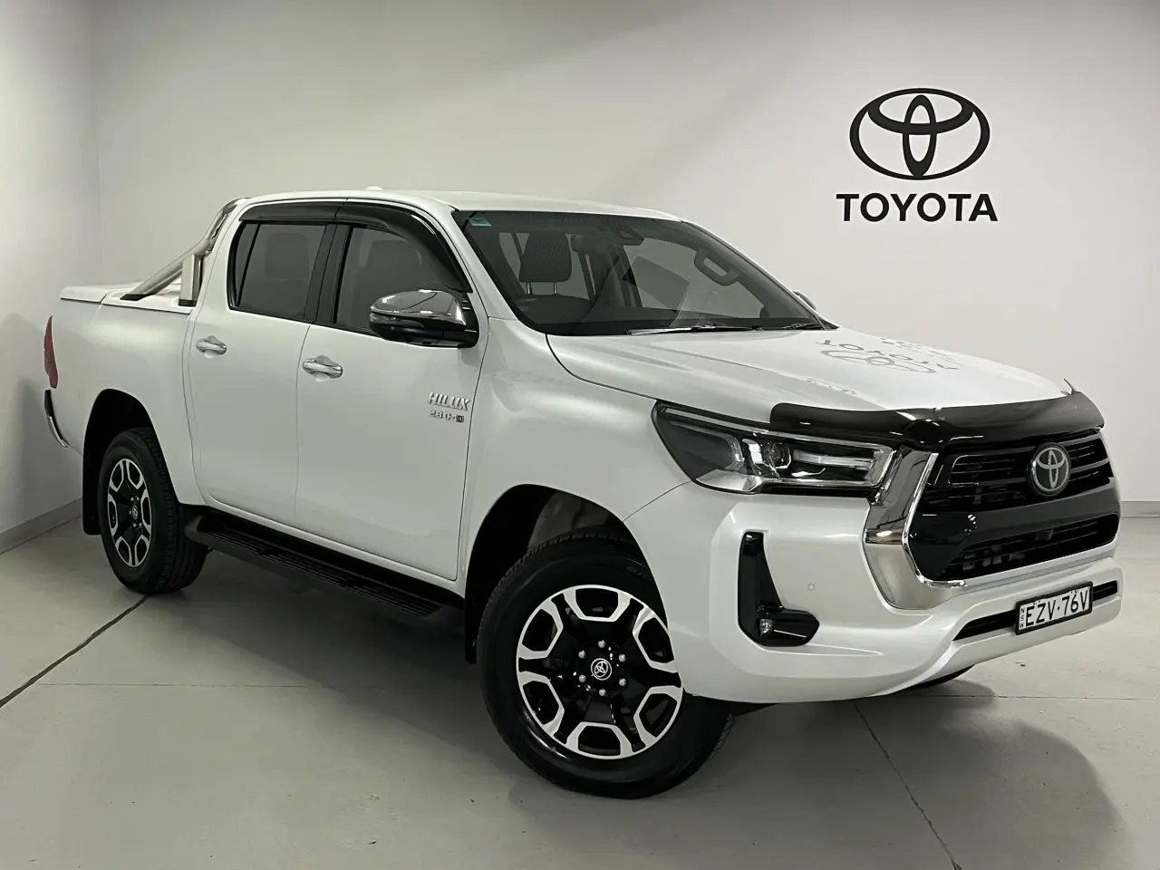 2023 TOYOTA HILUX Image 1