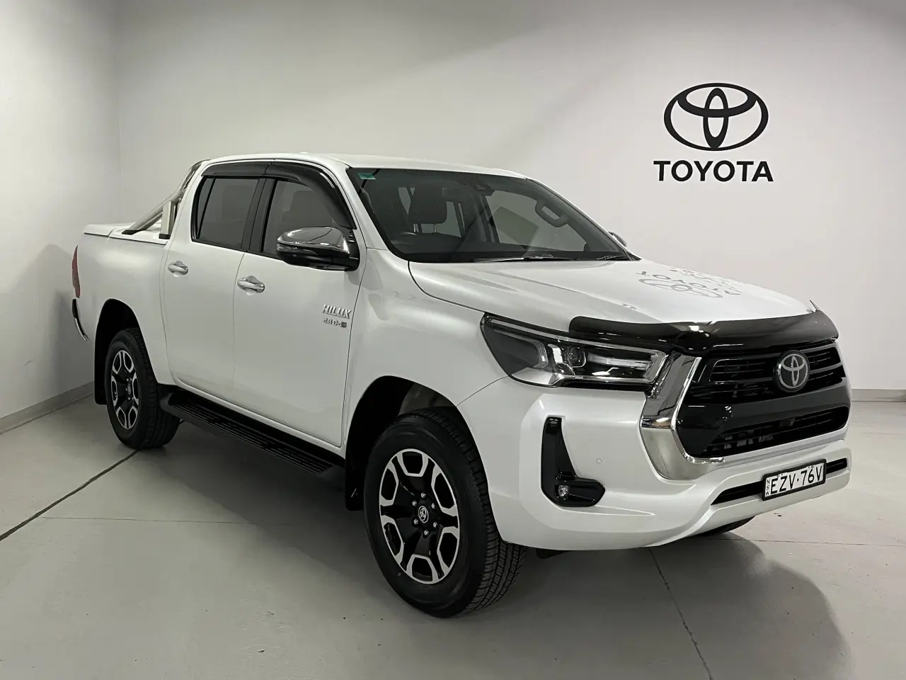 2023 TOYOTA HILUX Image 2