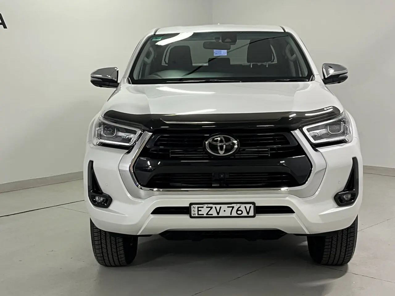 2023 TOYOTA HILUX Image 3