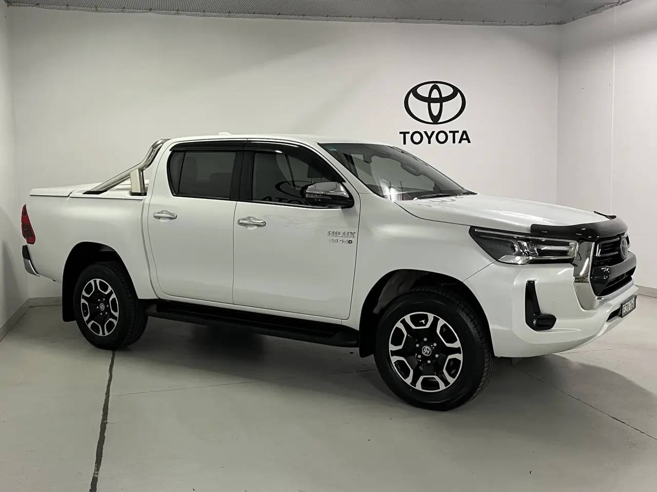 2023 TOYOTA HILUX Image 4