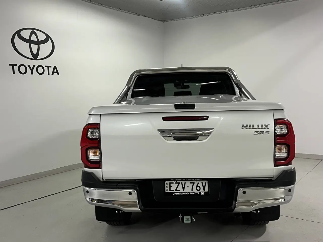 2023 TOYOTA HILUX Image 6