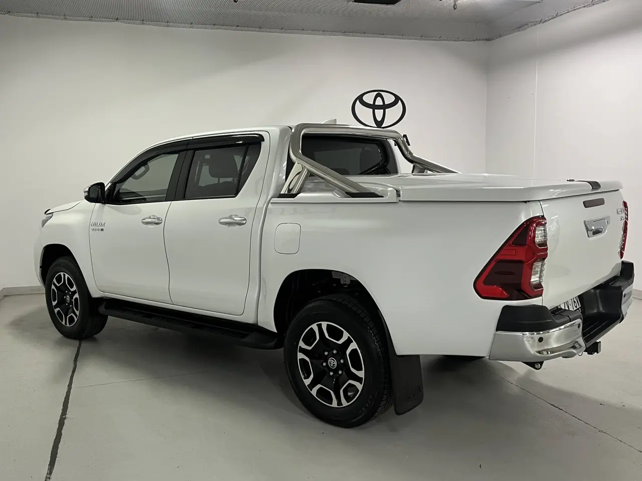 2023 TOYOTA HILUX Image 7