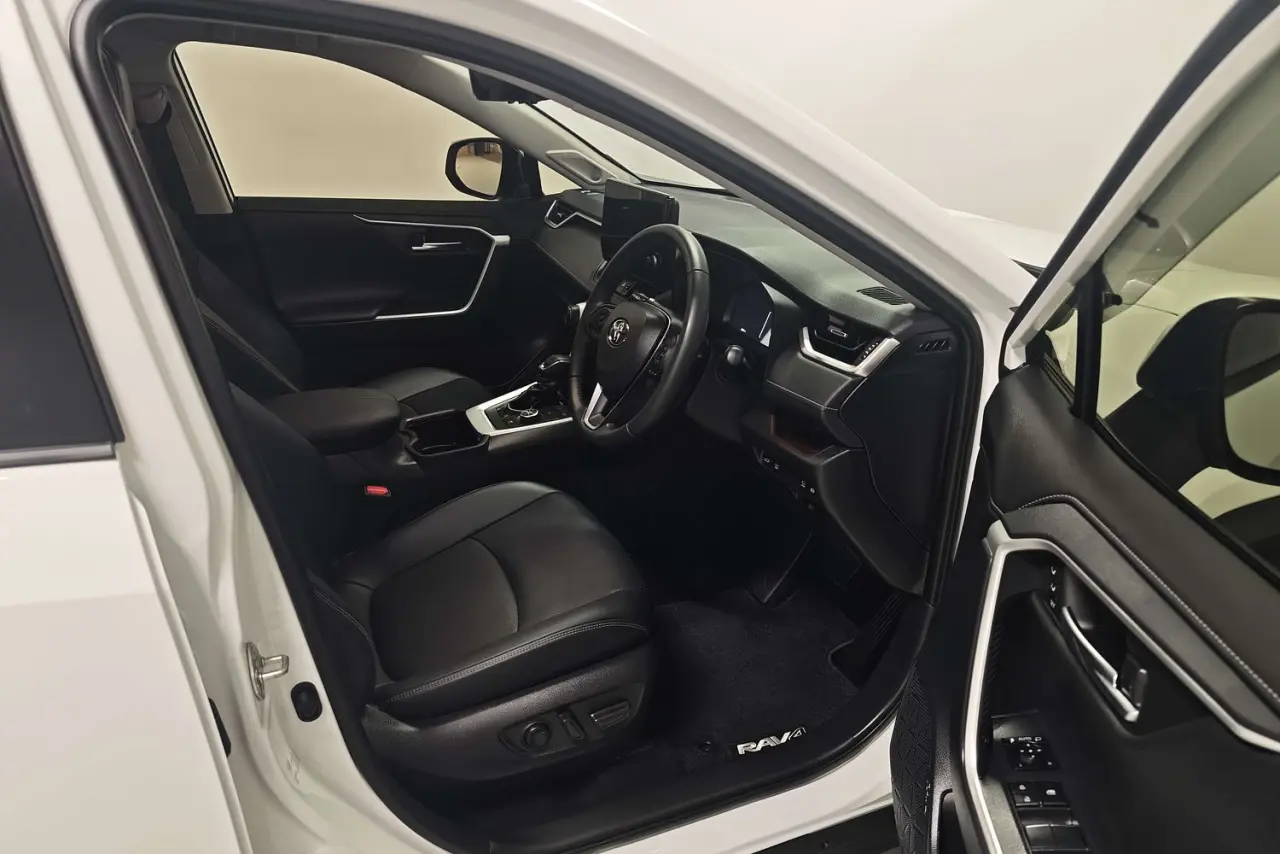 2024 Toyota RAV4 Gallery Image 10
