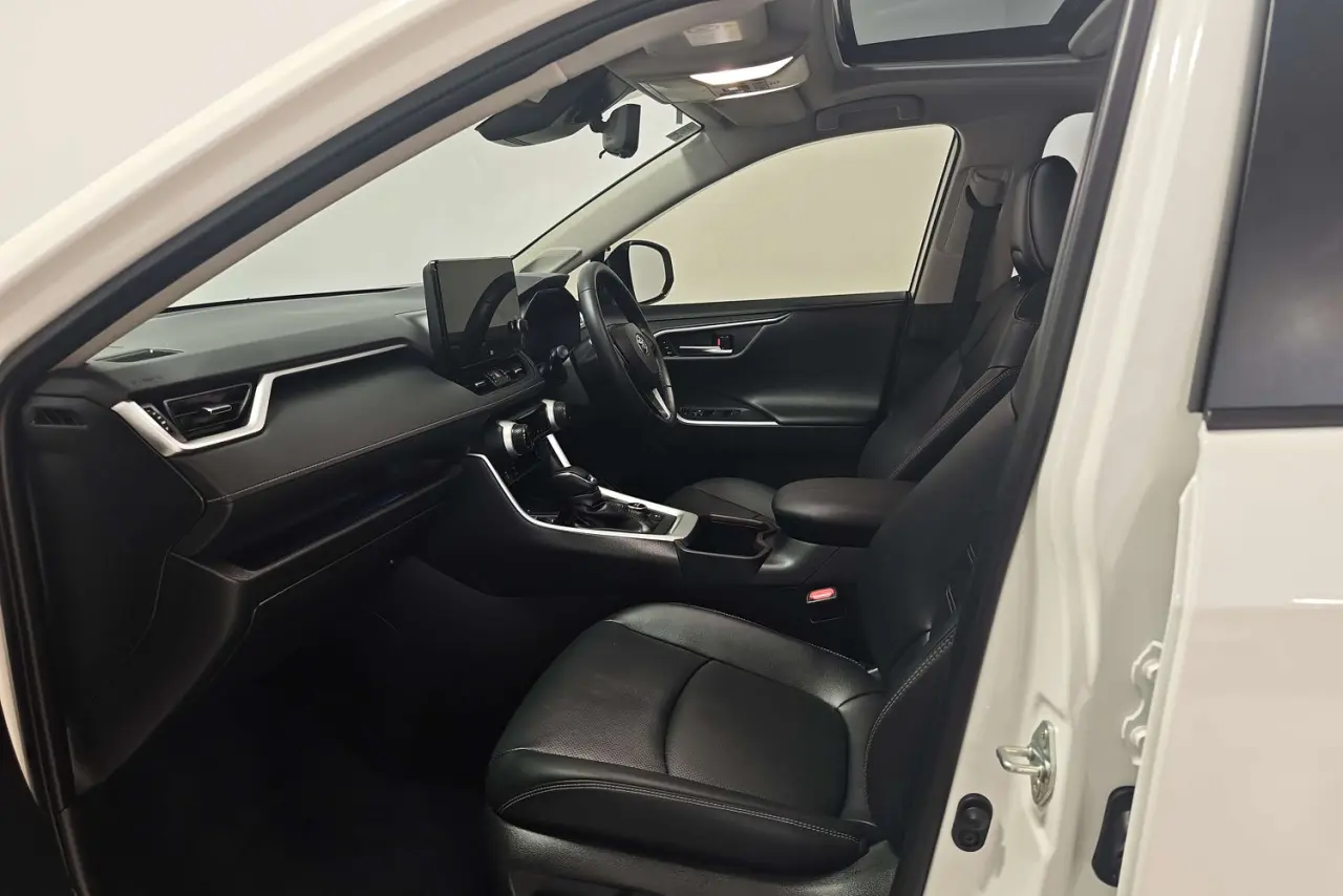 2024 Toyota RAV4 Gallery Image 13