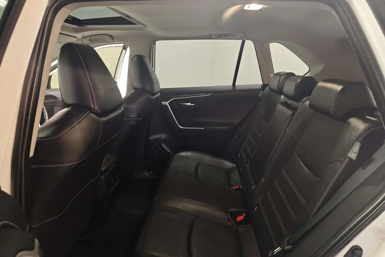 2024 Toyota RAV4 Gallery Image 14