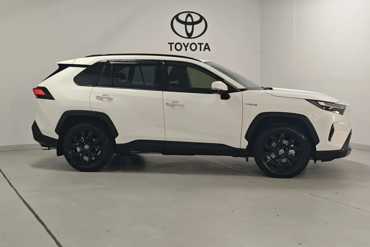 2024 Toyota RAV4 Gallery Image 4