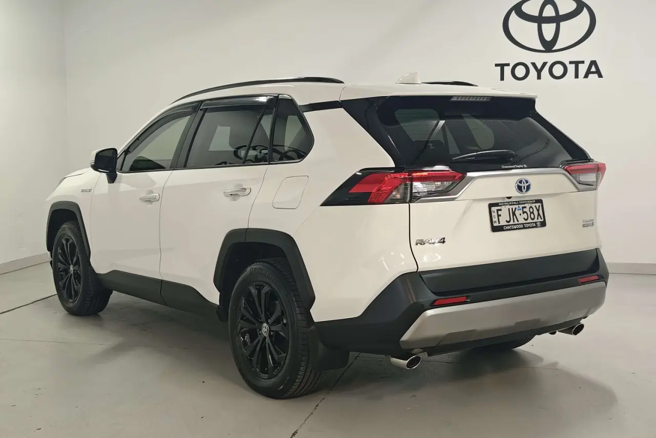 2024 Toyota RAV4 Gallery Image 6