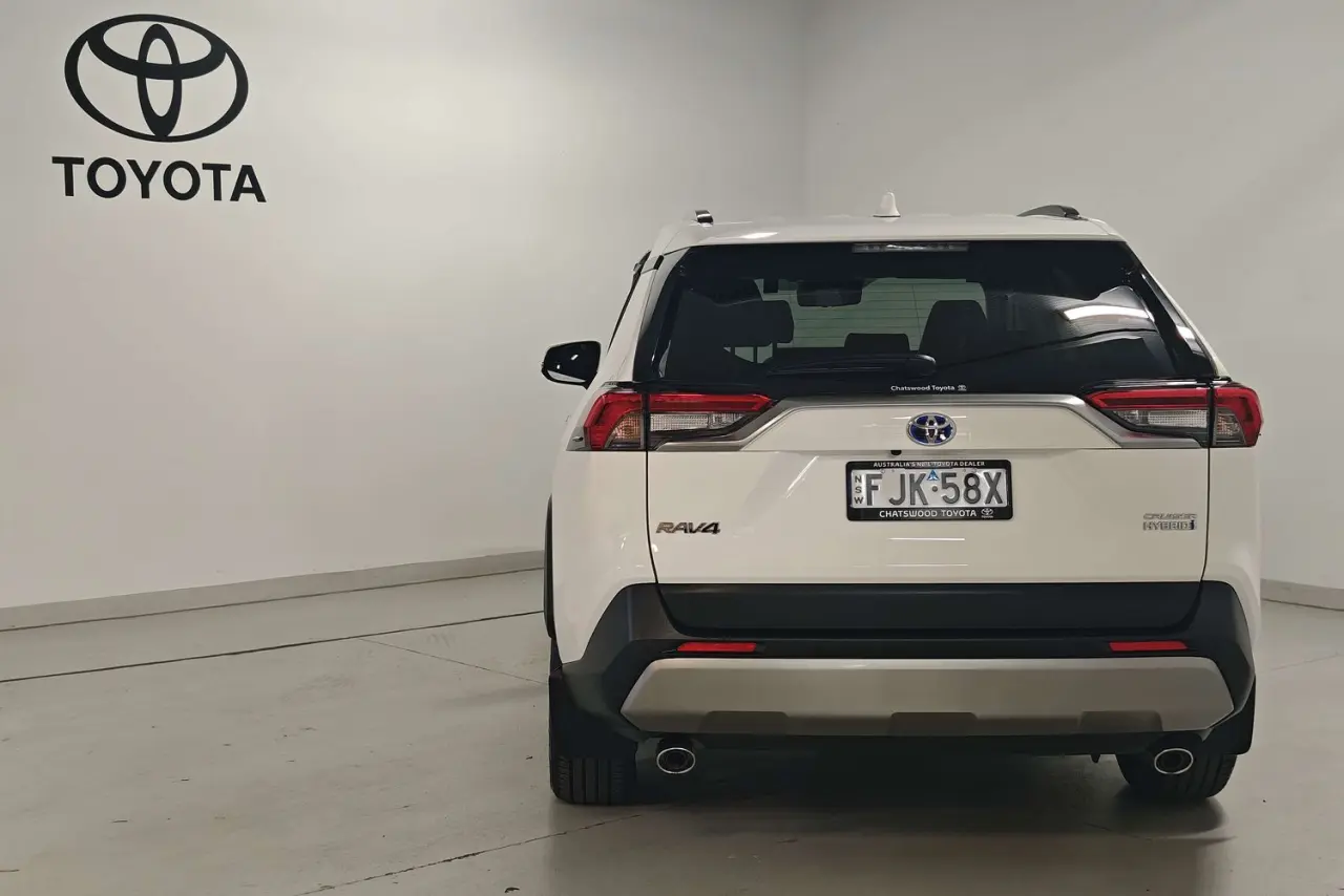 2024 Toyota RAV4 Gallery Image 7