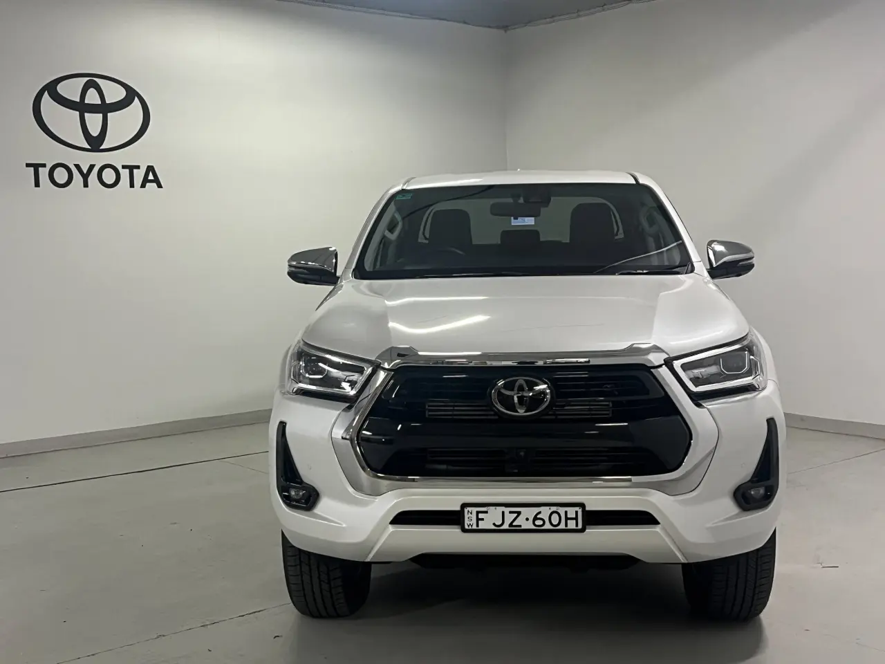 2023 TOYOTA HILUX Image 3