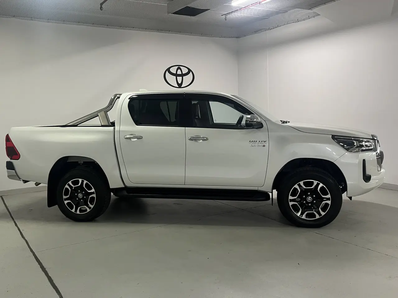 2023 TOYOTA HILUX Image 4