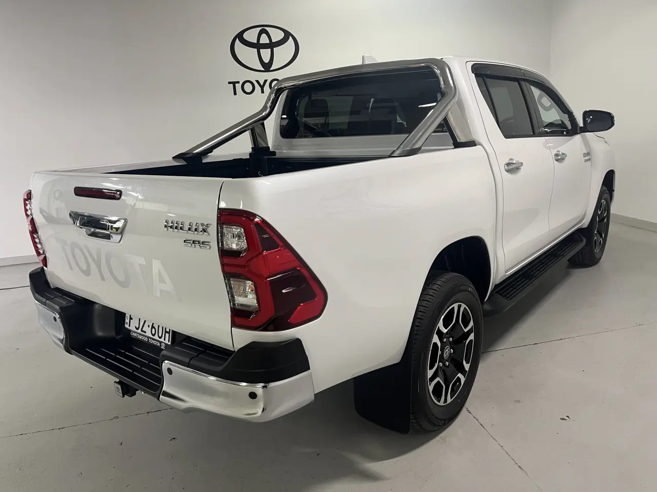 2023 TOYOTA HILUX Image 5