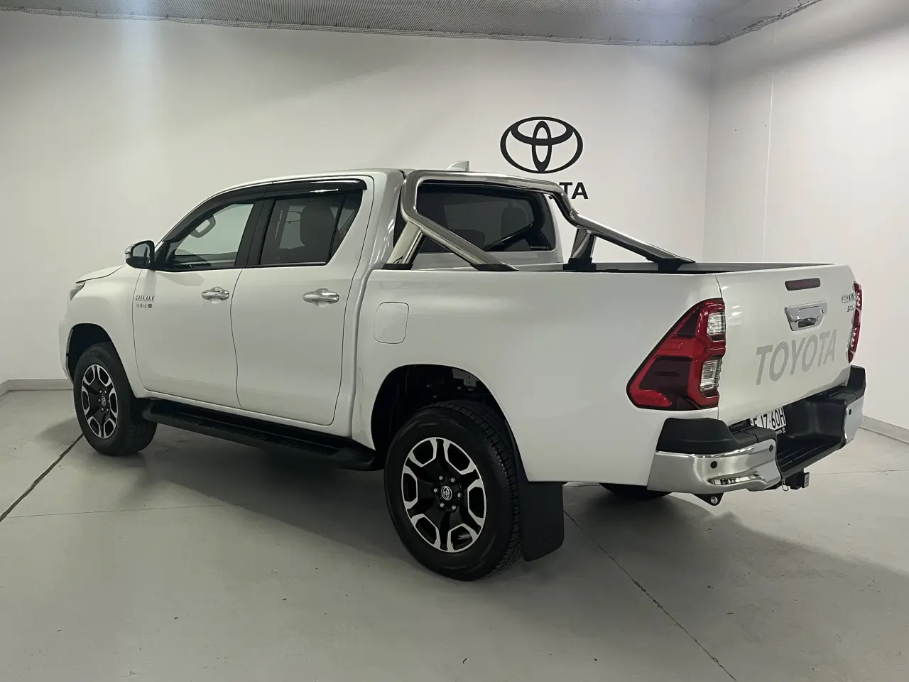 2023 TOYOTA HILUX Image 7