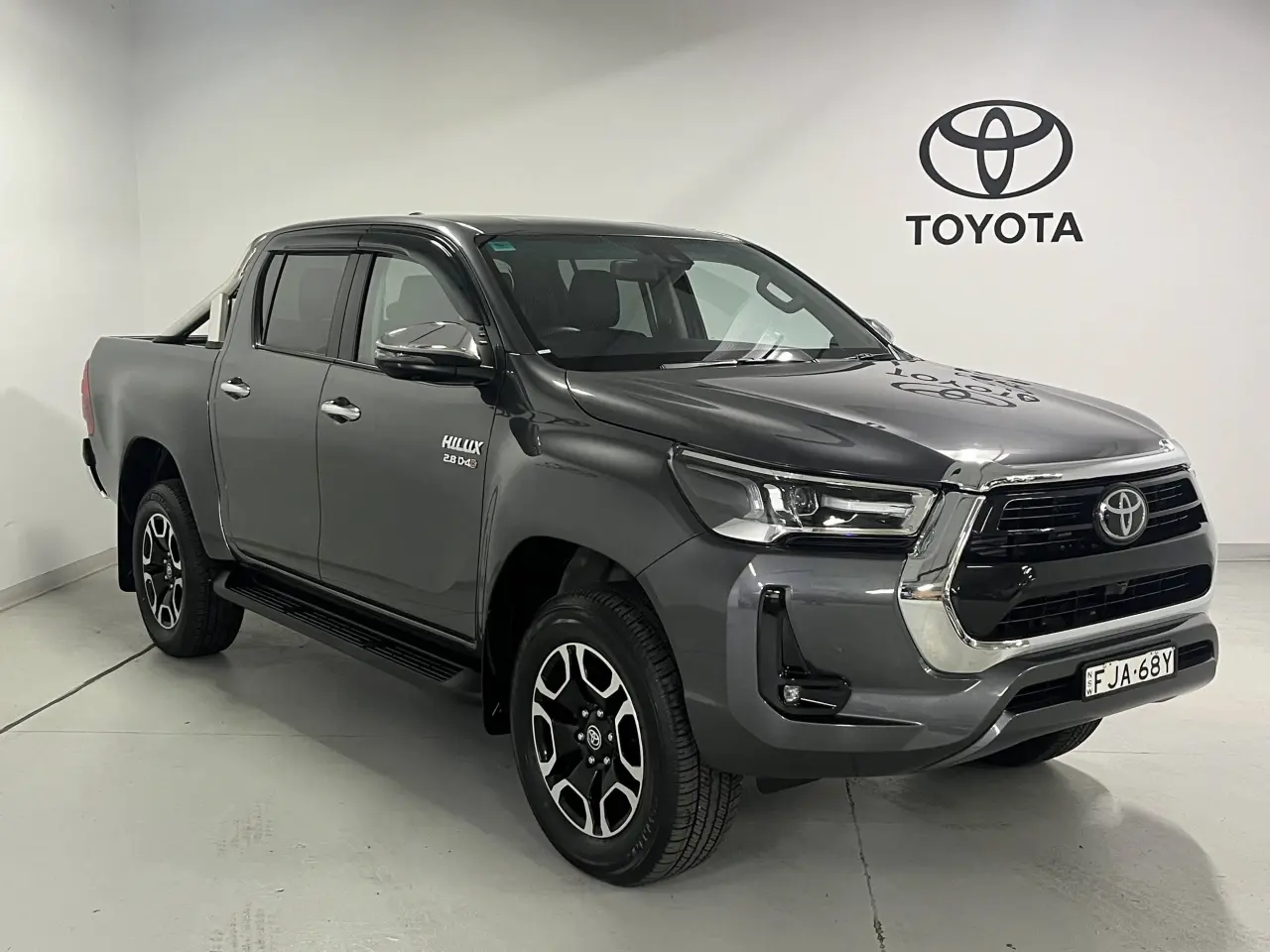 2023 TOYOTA HILUX Image 2