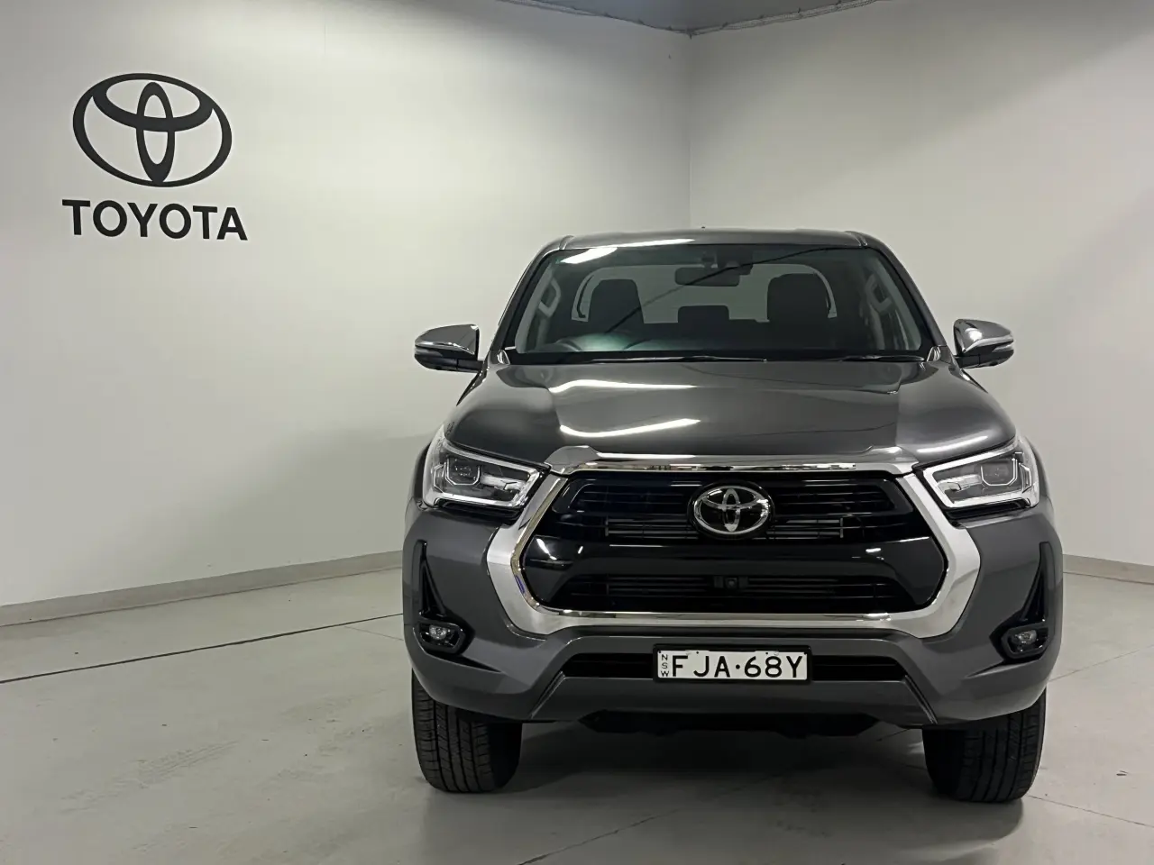 2023 TOYOTA HILUX Image 3