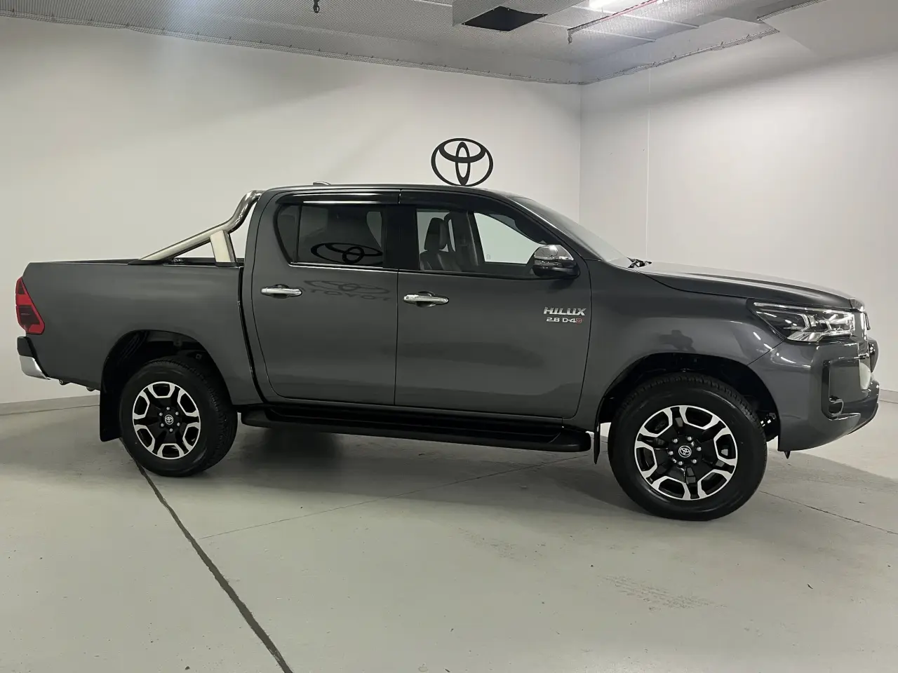 2023 TOYOTA HILUX Image 4