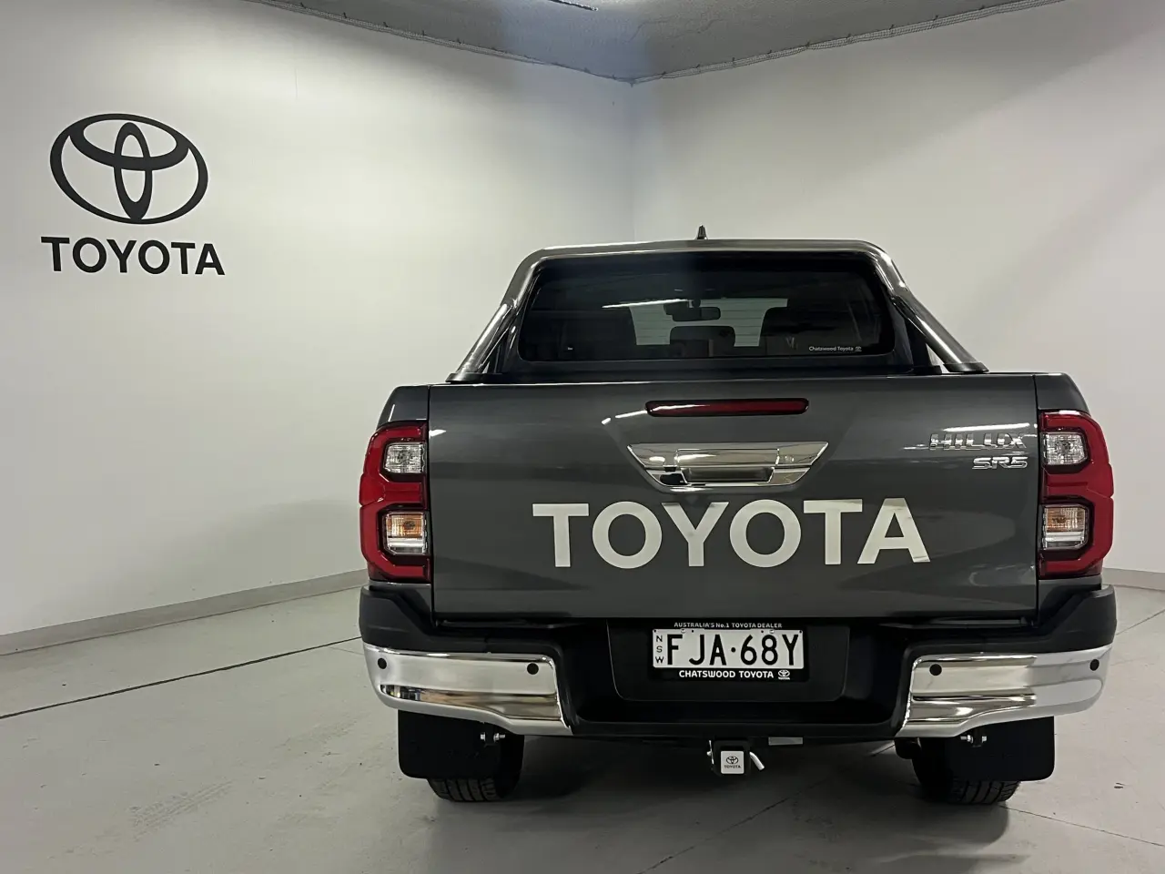 2023 TOYOTA HILUX Image 6