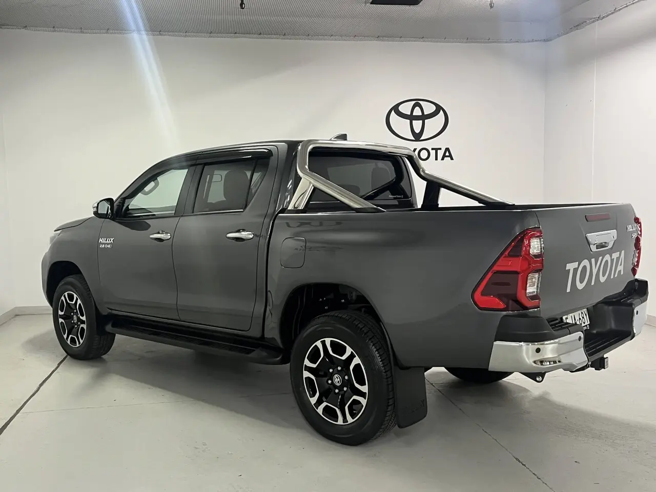 2023 TOYOTA HILUX Image 7