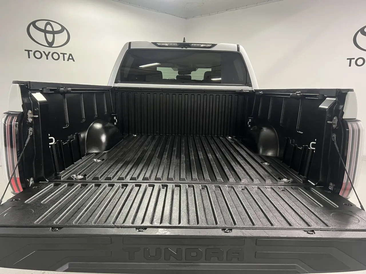 2023 TOYOTA TUNDRA Gallery Image 13