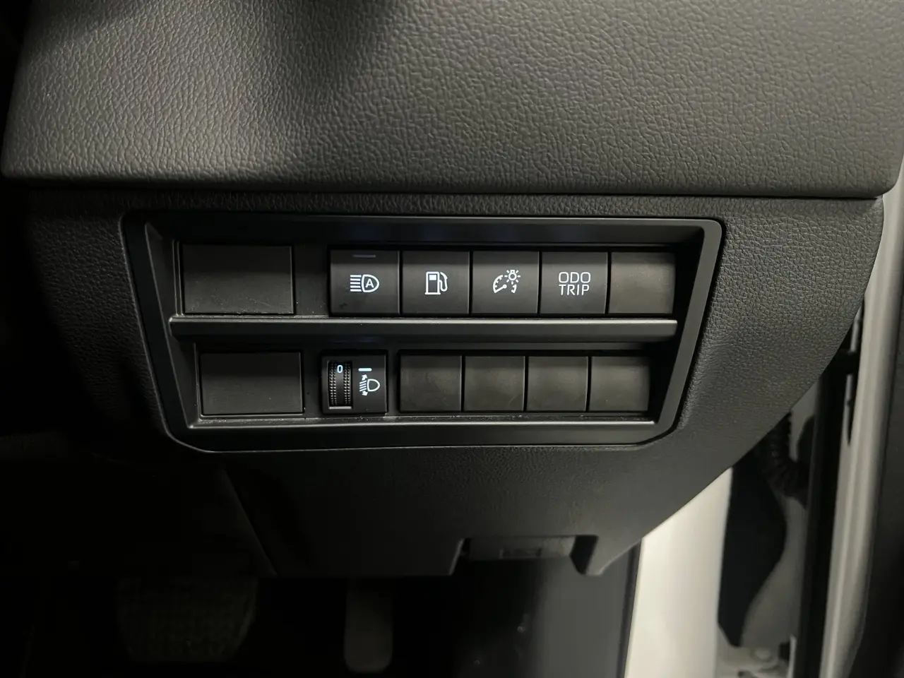 2023 TOYOTA TUNDRA Gallery Image 24