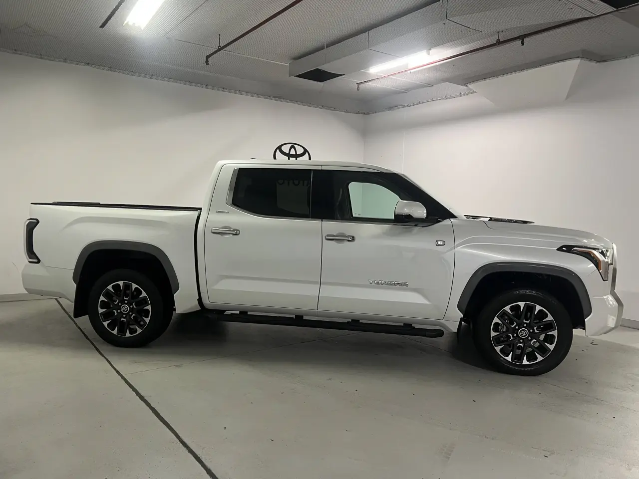 2023 TOYOTA TUNDRA Gallery Image 4