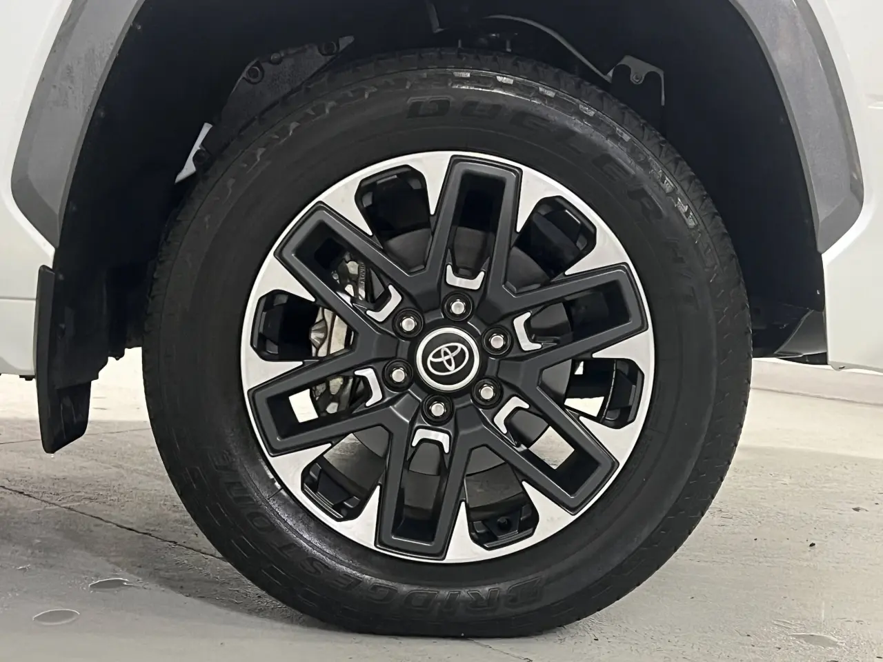 2023 TOYOTA TUNDRA Gallery Image 5