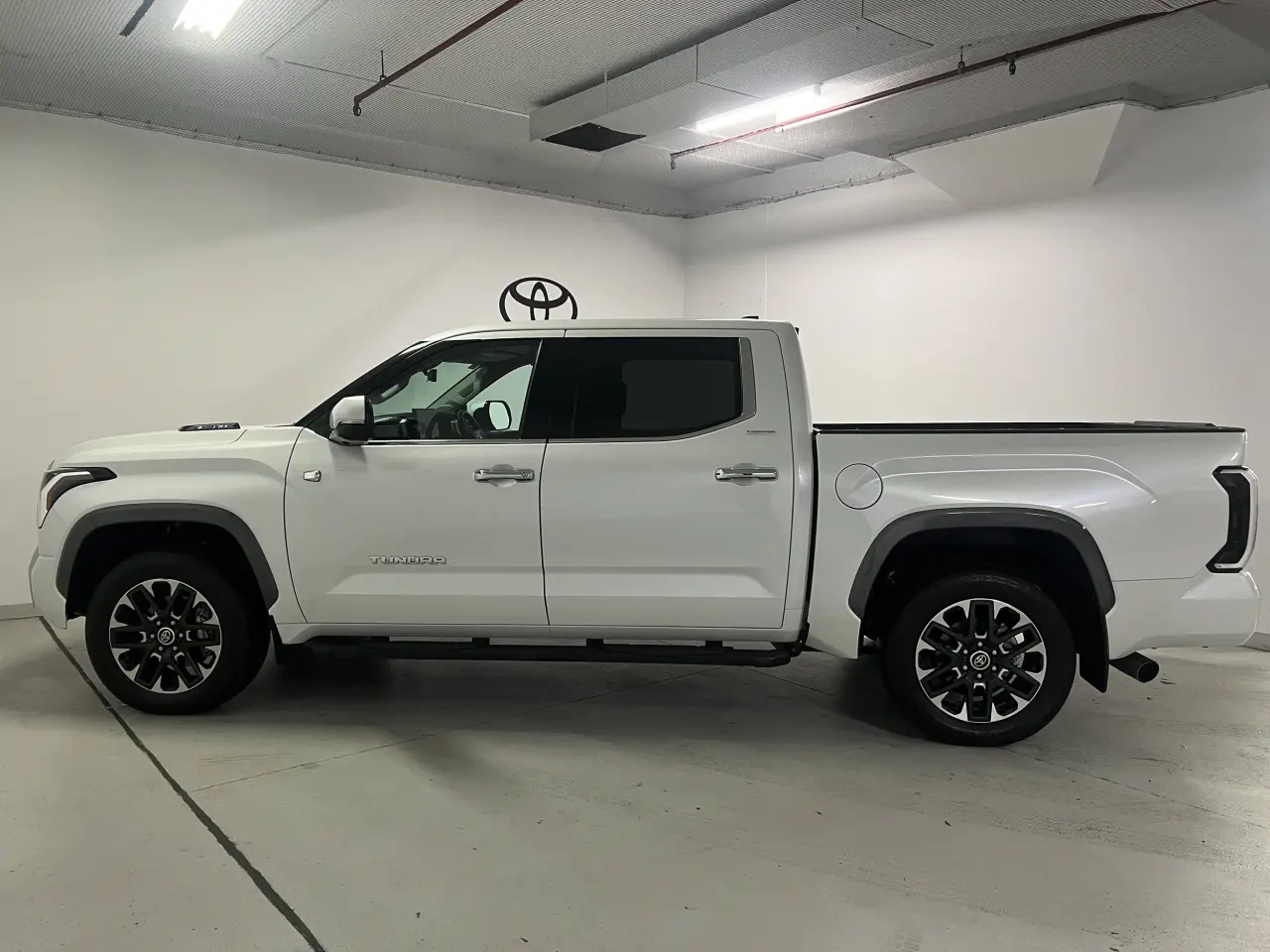 2023 TOYOTA TUNDRA Gallery Image 9