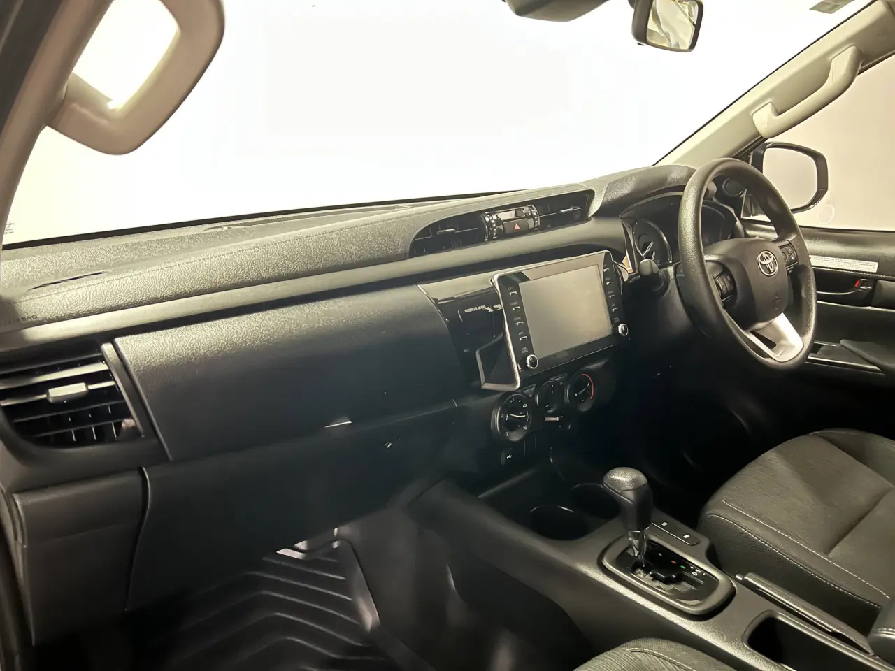 2024 TOYOTA HILUX Gallery Image 14