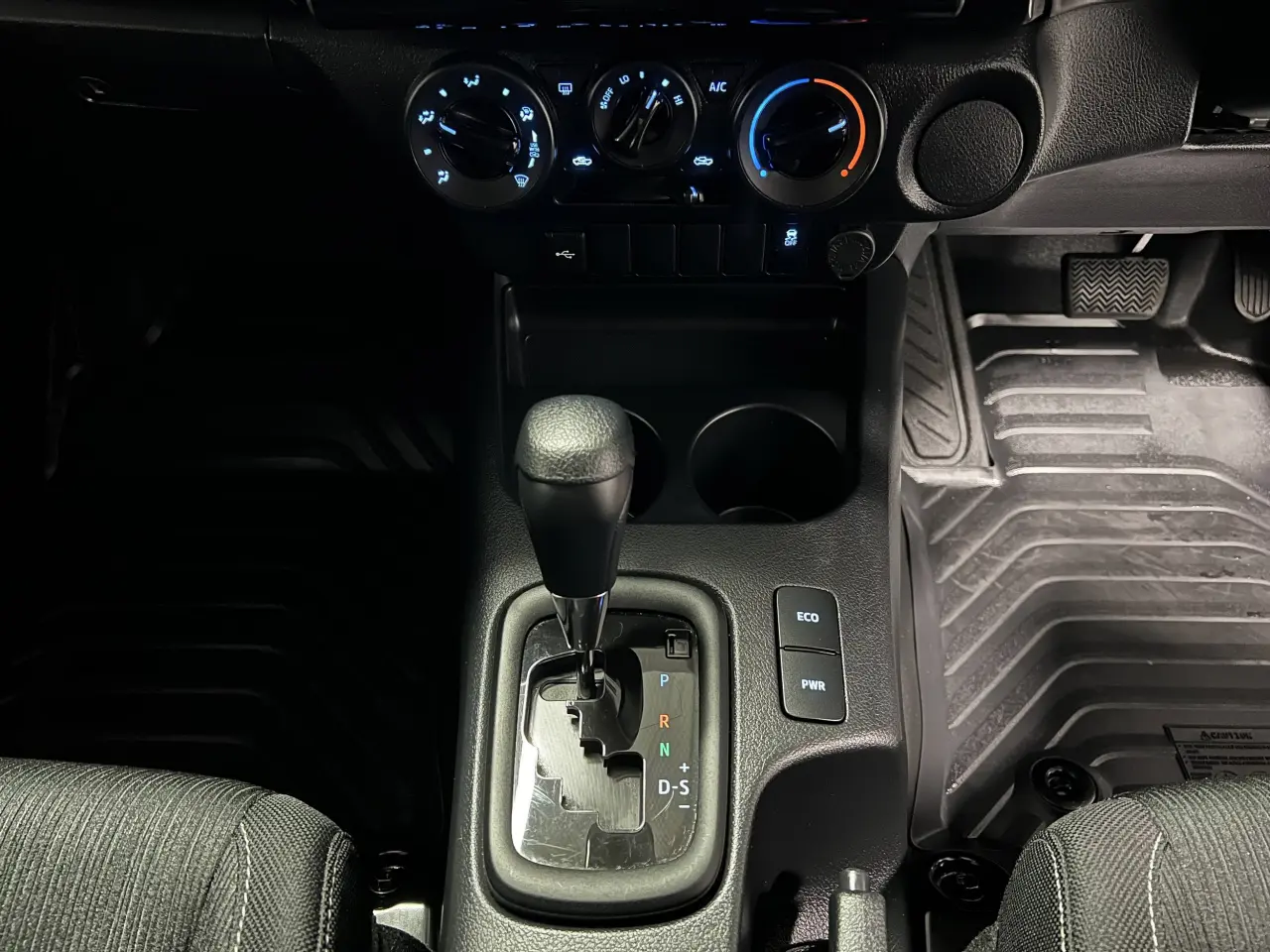 2024 TOYOTA HILUX Gallery Image 19
