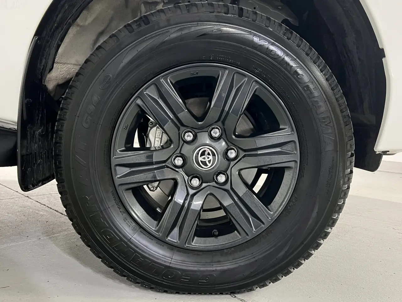 2024 TOYOTA HILUX Gallery Image 5