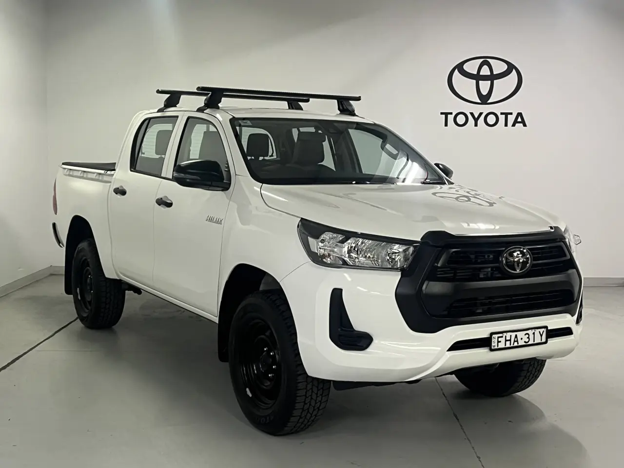 2023 Toyota Hilux Gallery Image 2