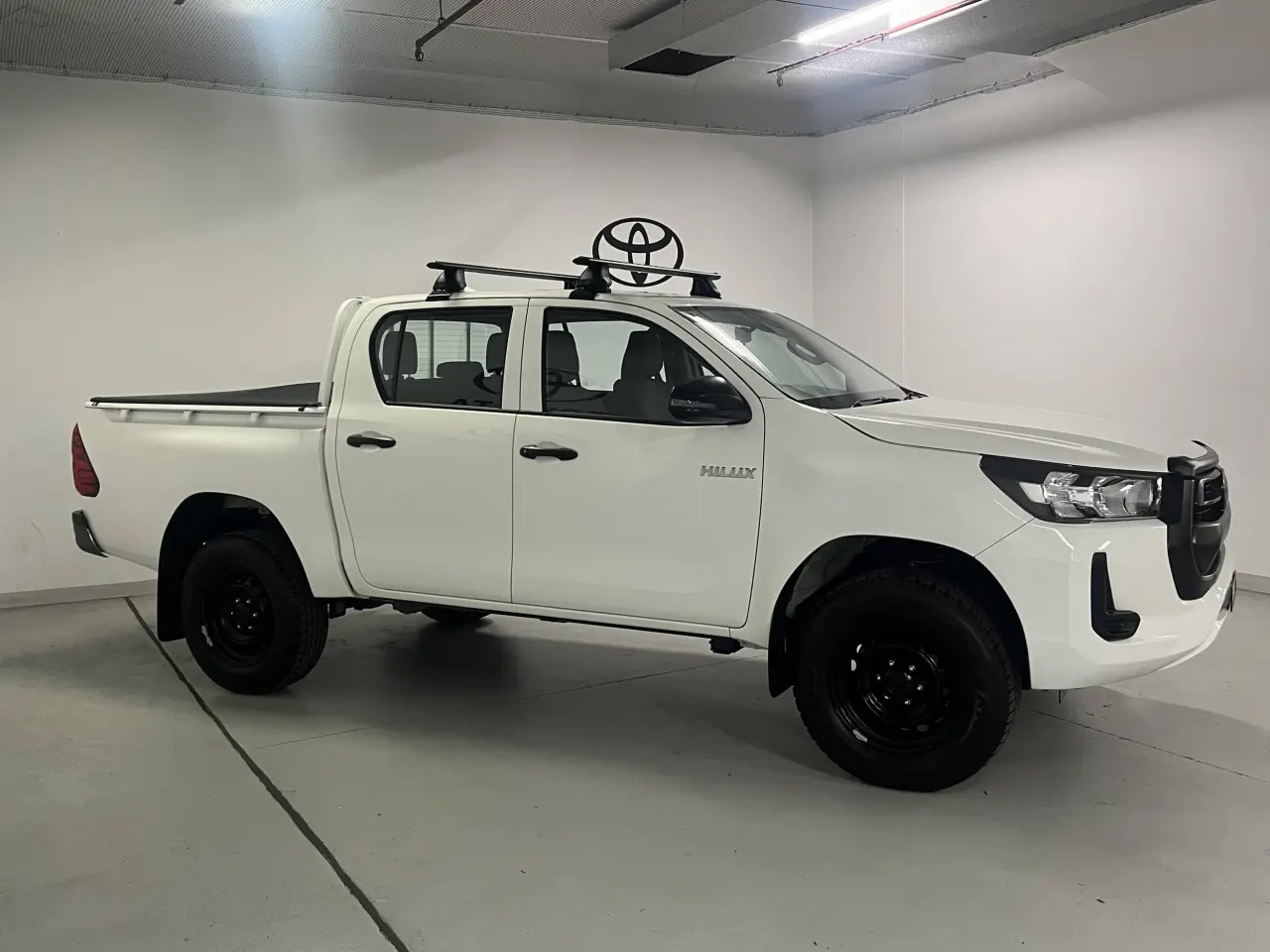 2023 Toyota Hilux Gallery Image 4