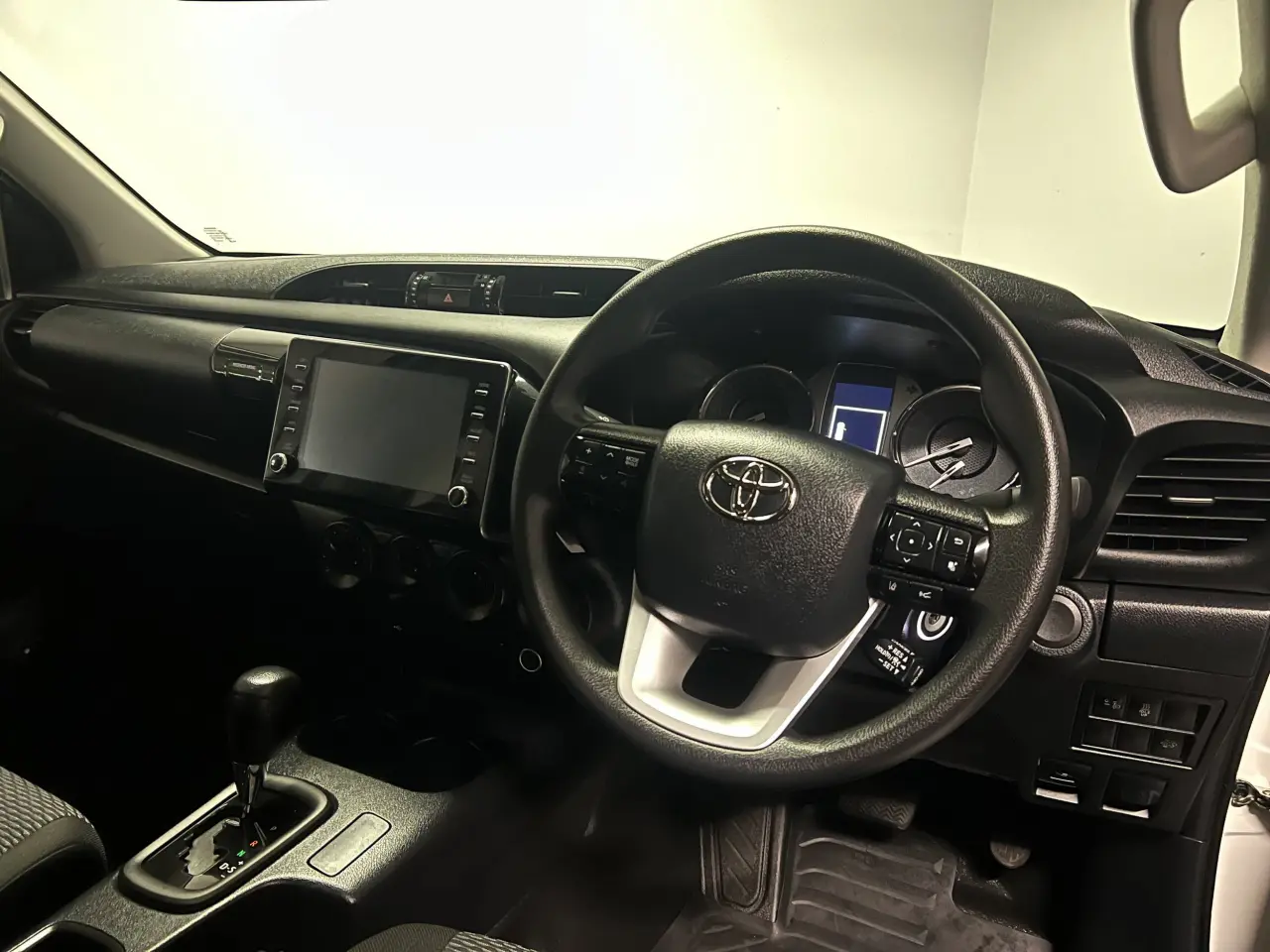 2023 TOYOTA HILUX Gallery Image 10