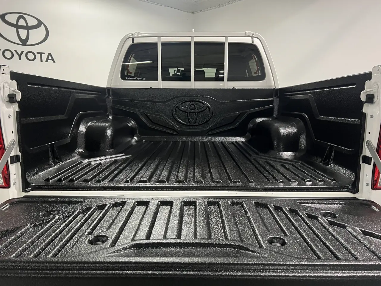 2023 TOYOTA HILUX Gallery Image 12