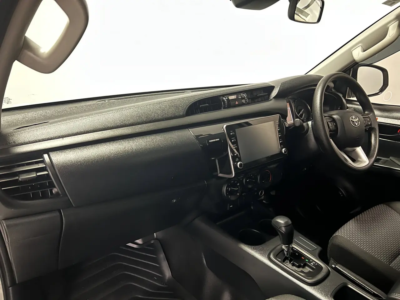2023 TOYOTA HILUX Gallery Image 14
