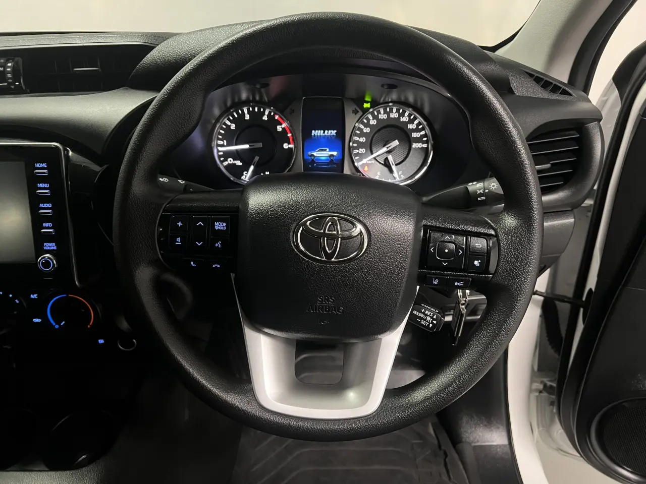 2023 TOYOTA HILUX Gallery Image 16