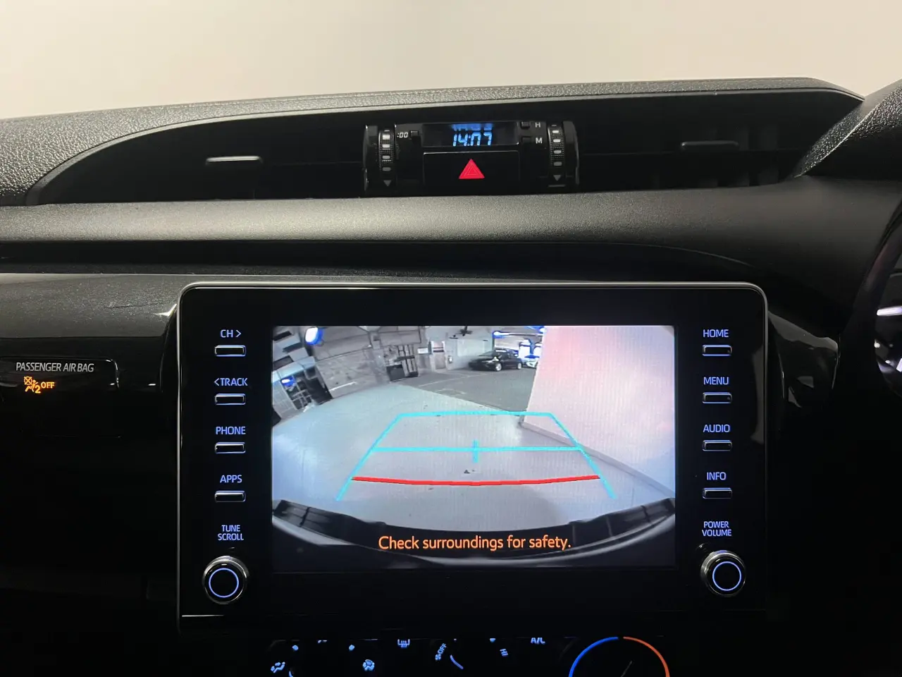 2023 TOYOTA HILUX Gallery Image 18