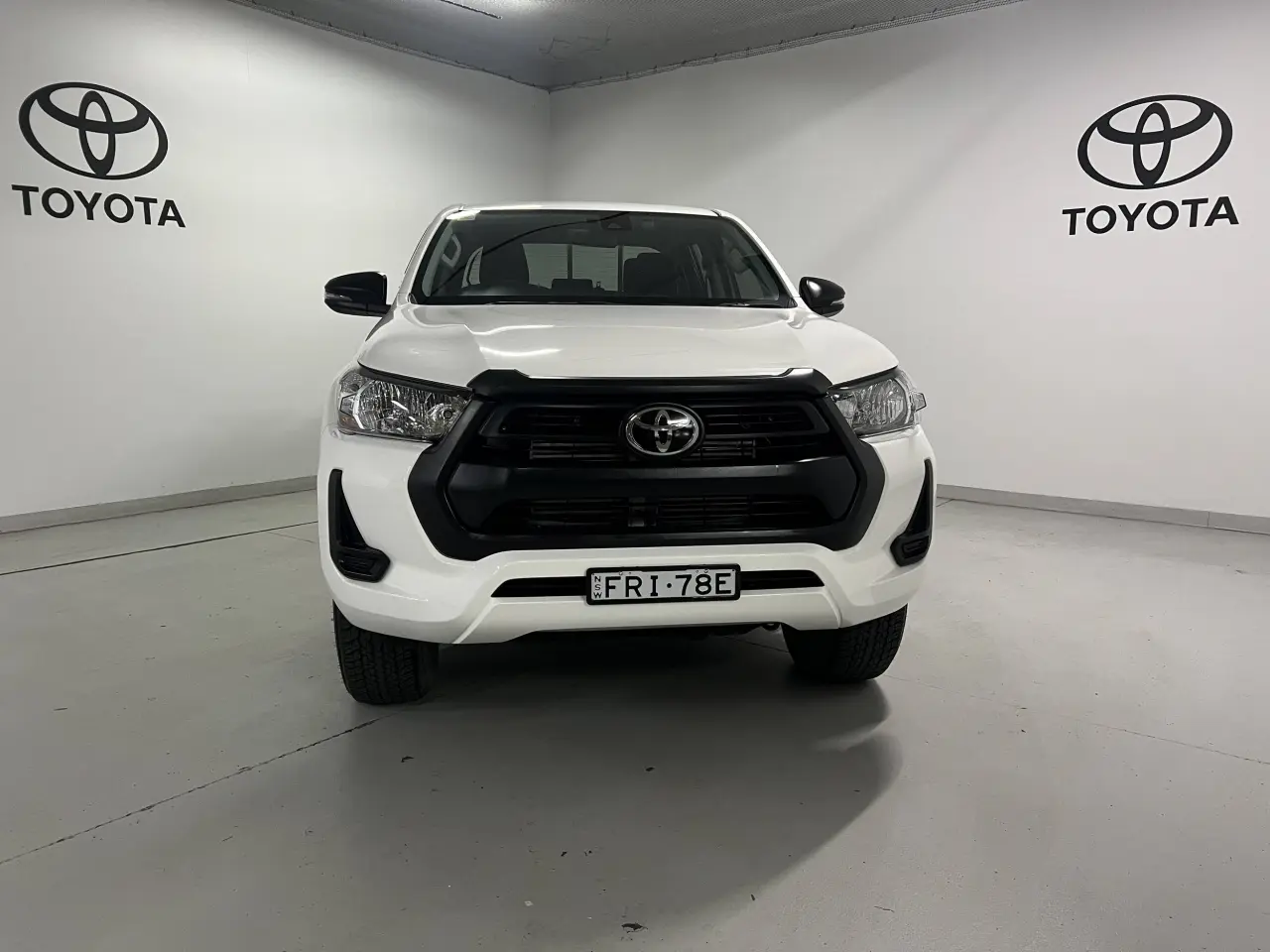 2023 TOYOTA HILUX Gallery Image 2