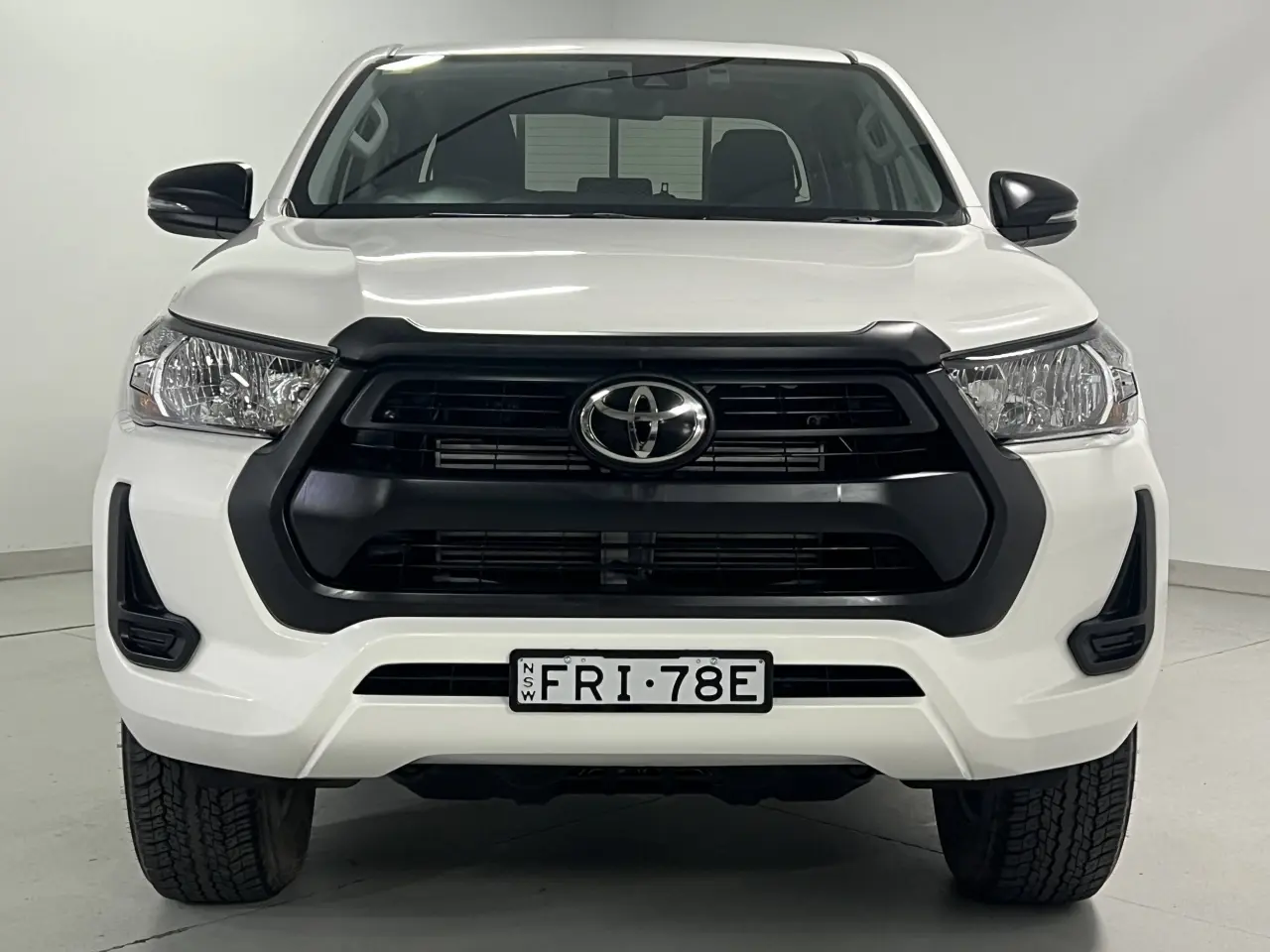 2023 TOYOTA HILUX Gallery Image 3