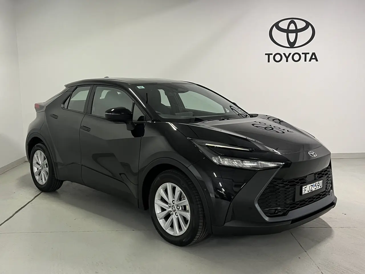 2023 TOYOTA C-HR HYBRID Image 2