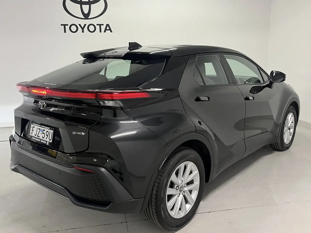 2023 TOYOTA C-HR HYBRID Image 5