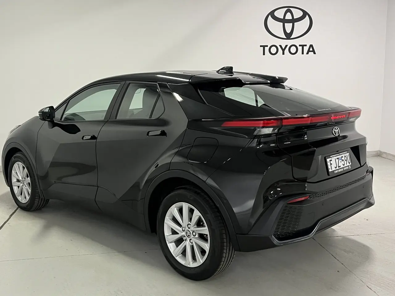 2023 TOYOTA C-HR HYBRID Image 7