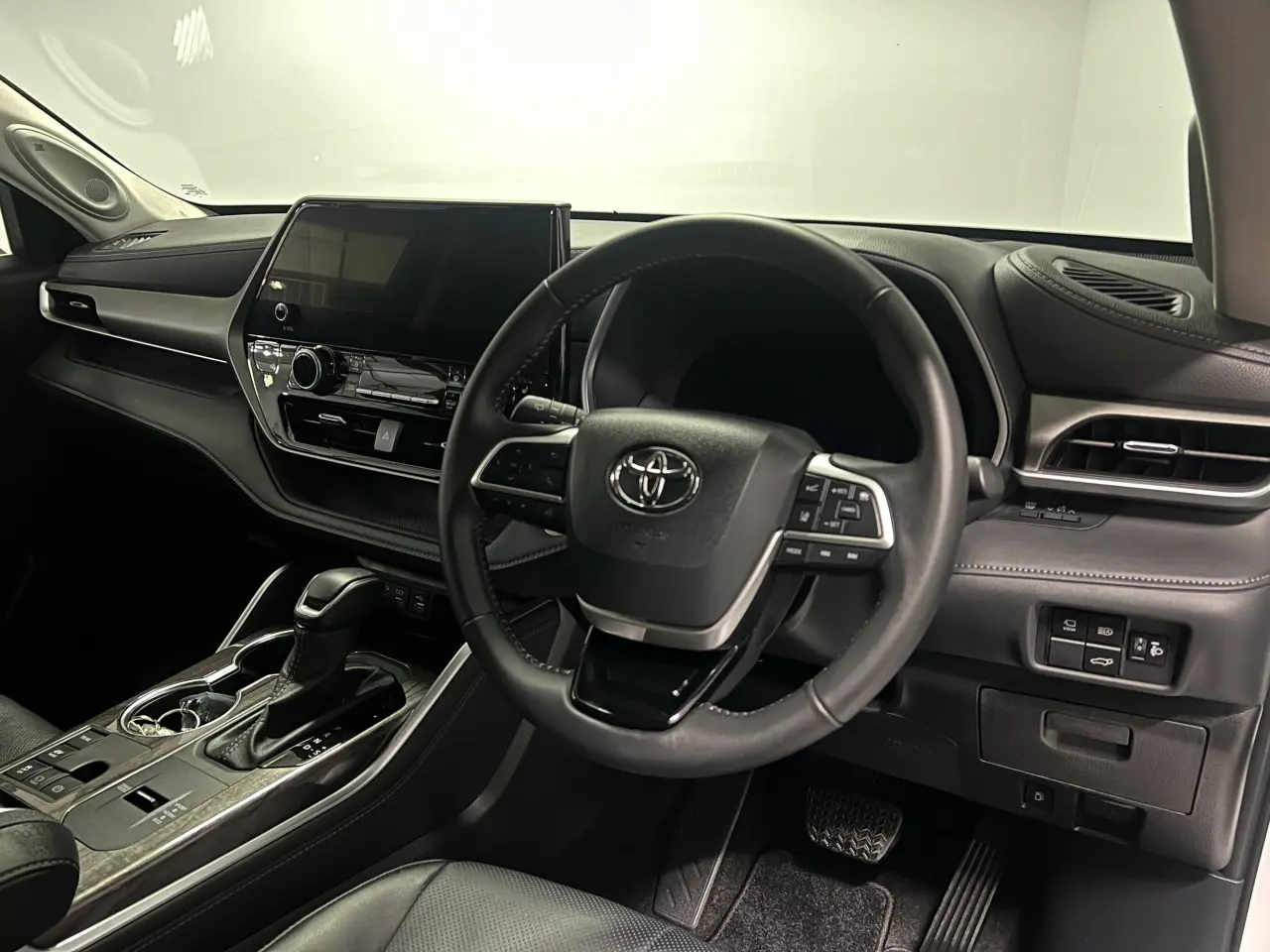 2024 TOYOTA KLUGER HYBRID Gallery Image 10